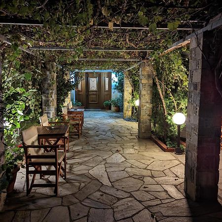 Guesthouse Christos 스코펠로스 타운 외부 사진