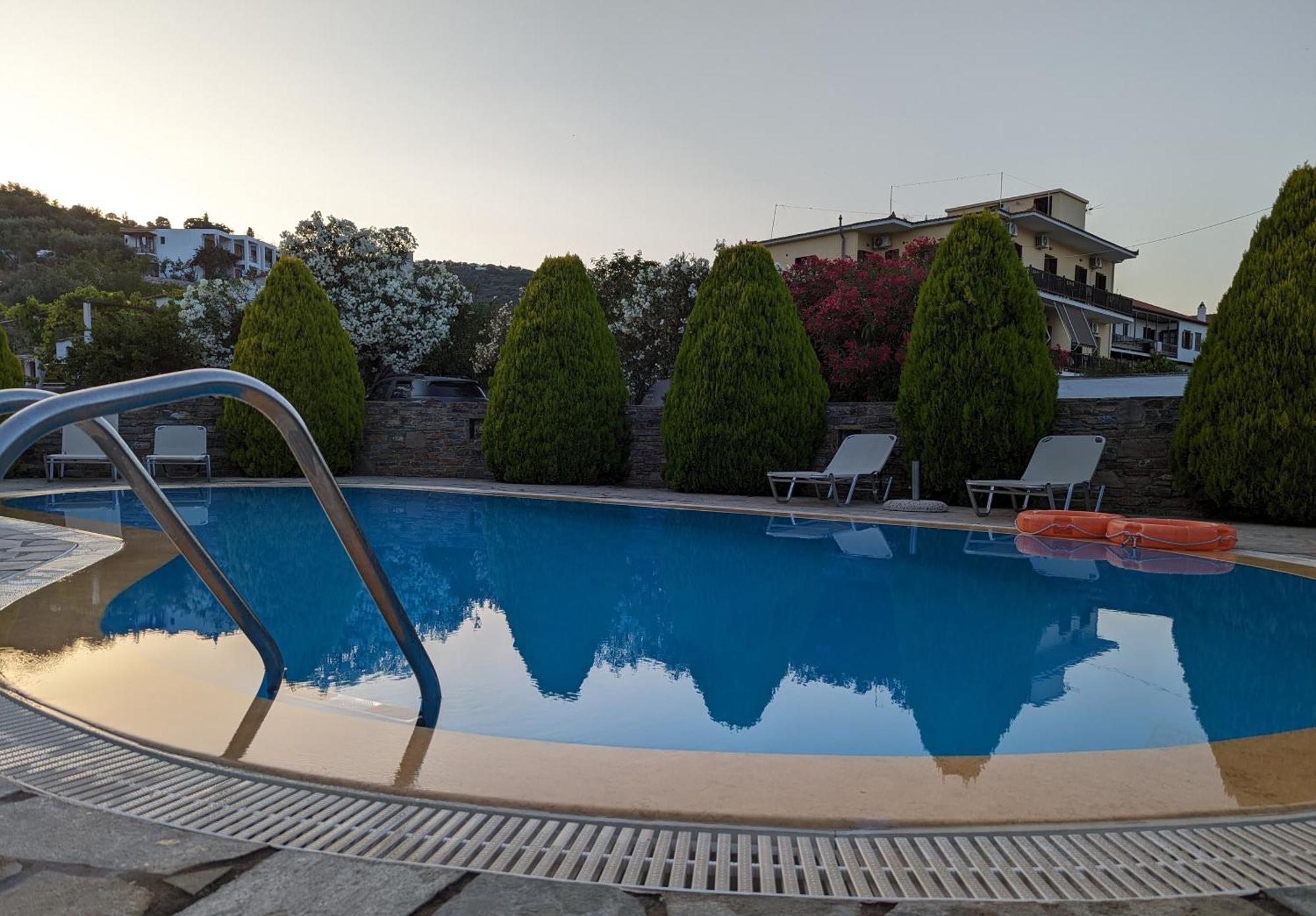 Guesthouse Christos 스코펠로스 타운 외부 사진