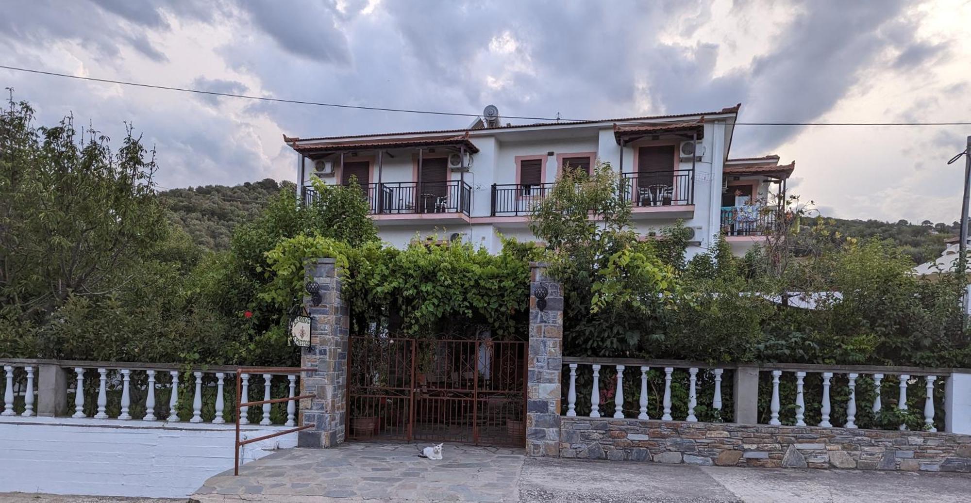 Guesthouse Christos 스코펠로스 타운 외부 사진