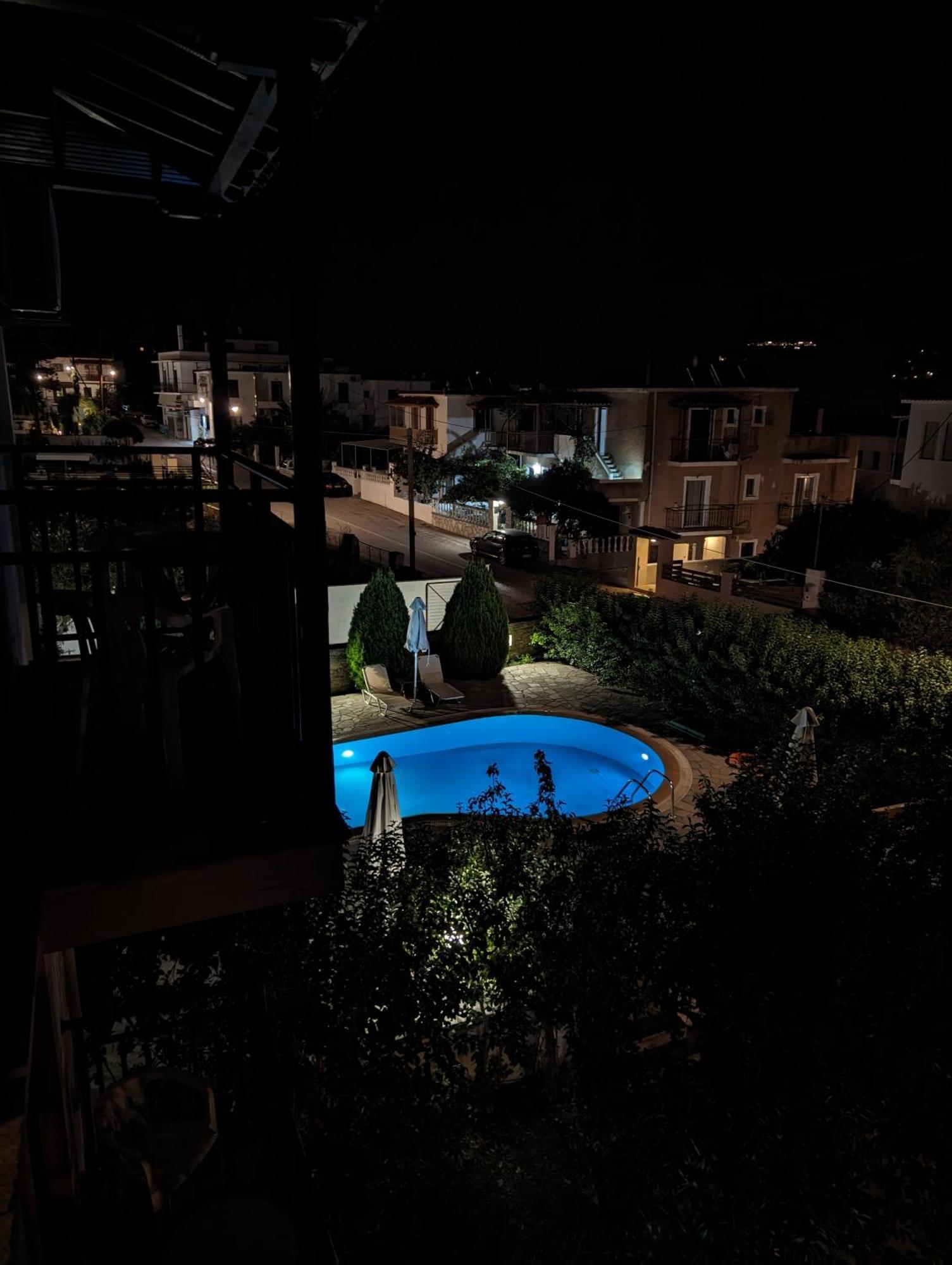 Guesthouse Christos 스코펠로스 타운 외부 사진