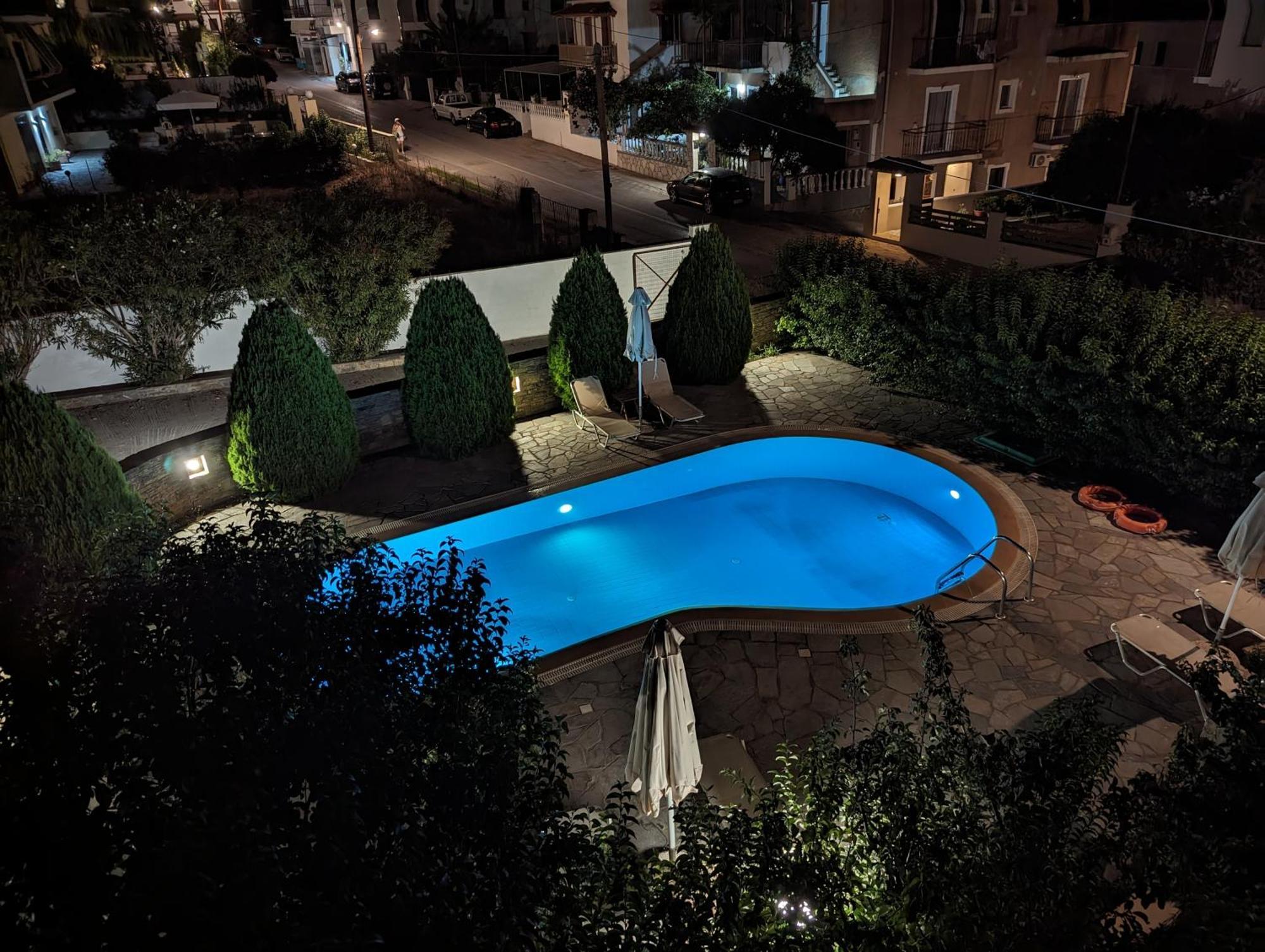Guesthouse Christos 스코펠로스 타운 외부 사진