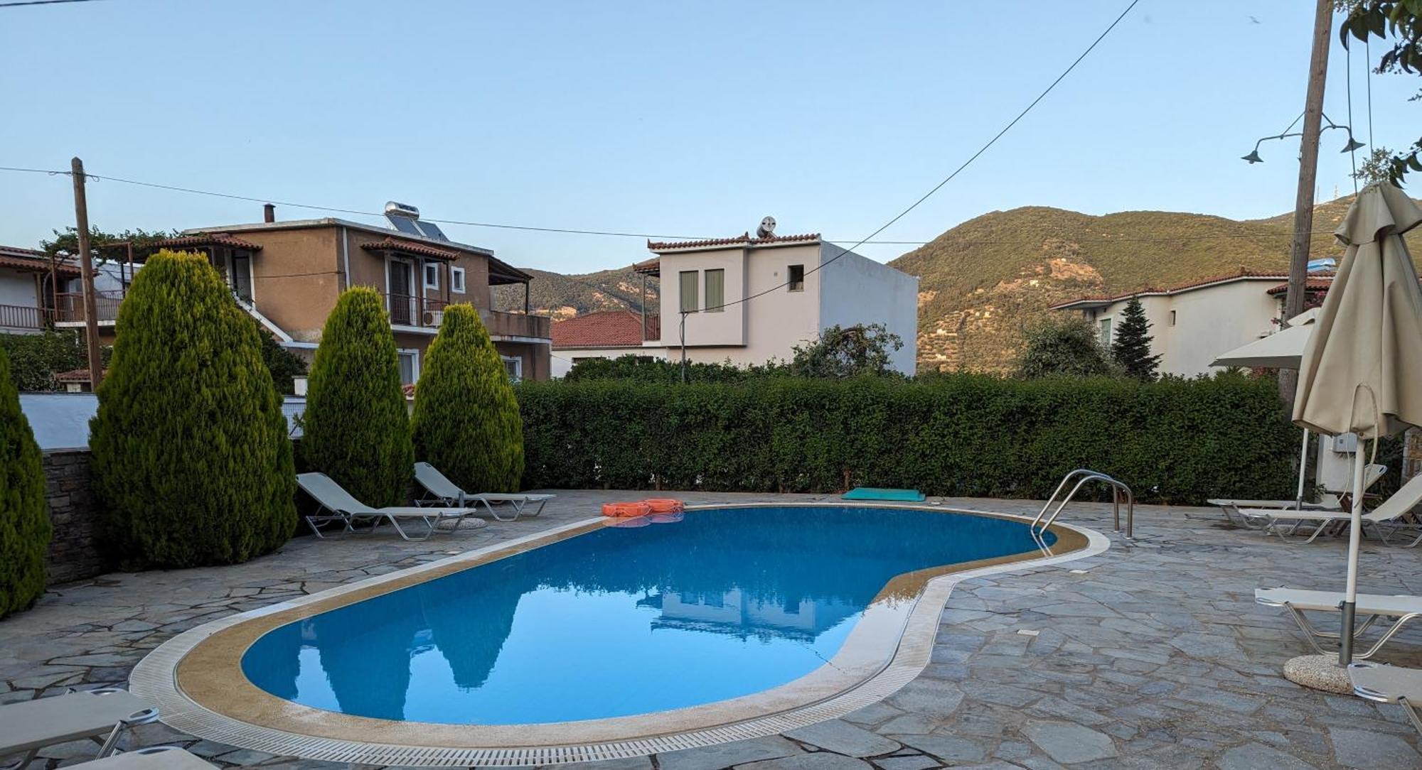 Guesthouse Christos 스코펠로스 타운 외부 사진