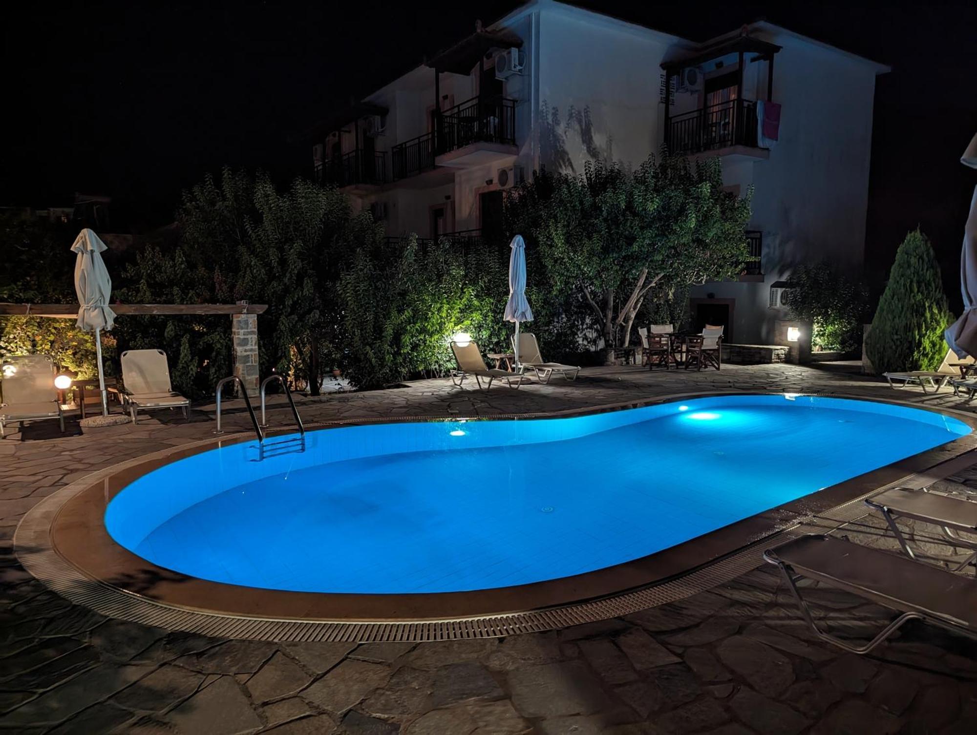 Guesthouse Christos 스코펠로스 타운 외부 사진