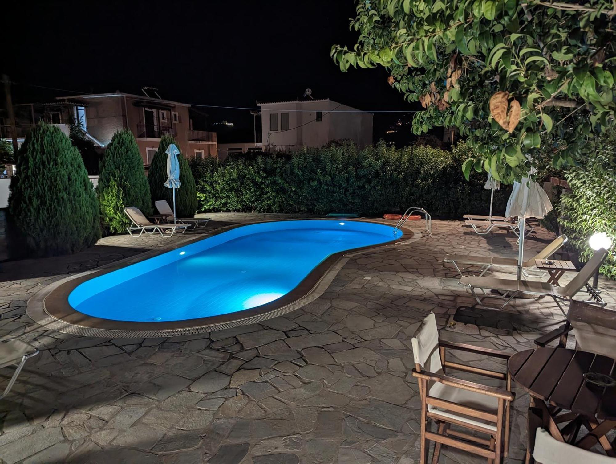 Guesthouse Christos 스코펠로스 타운 외부 사진