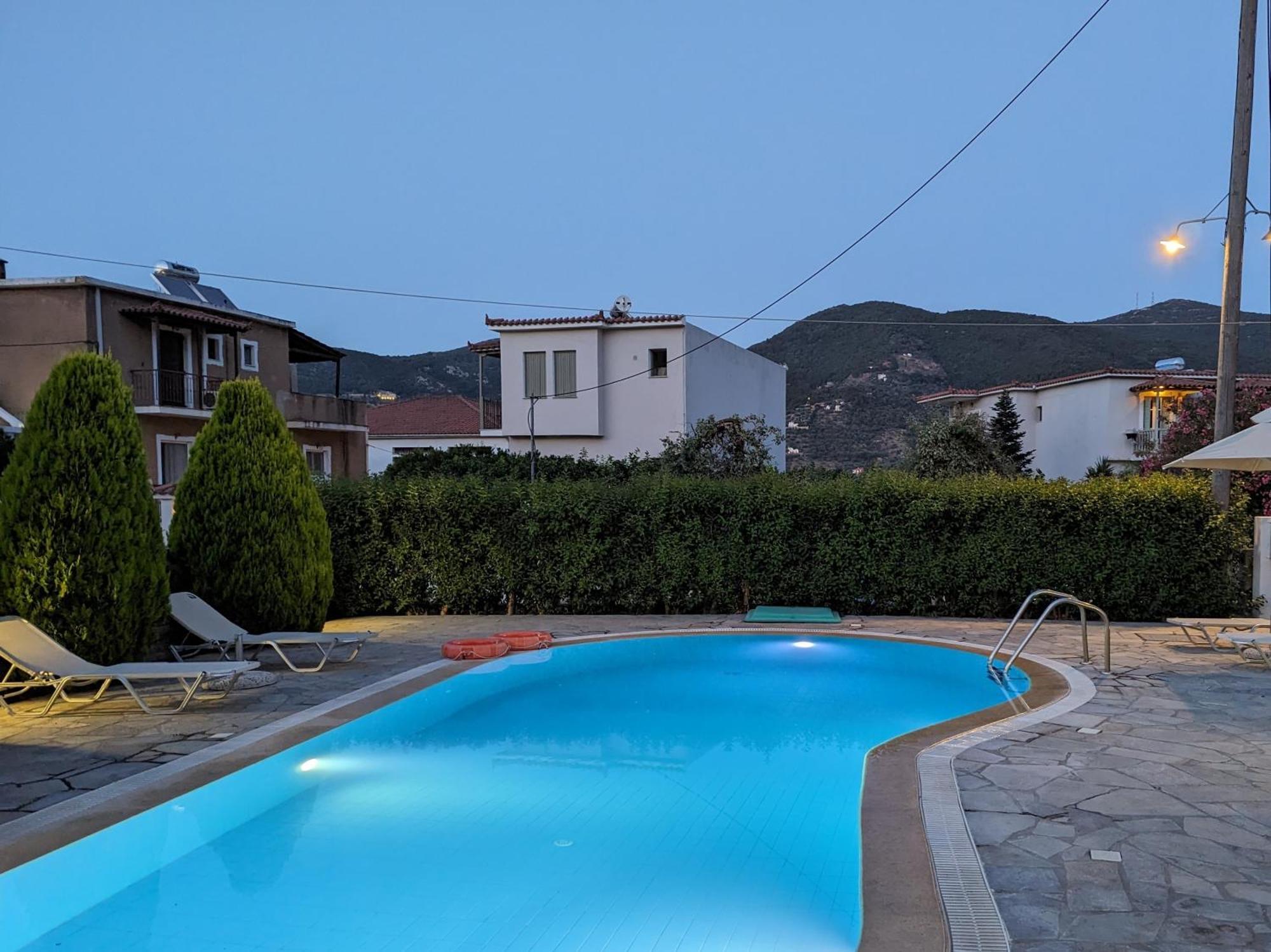 Guesthouse Christos 스코펠로스 타운 외부 사진